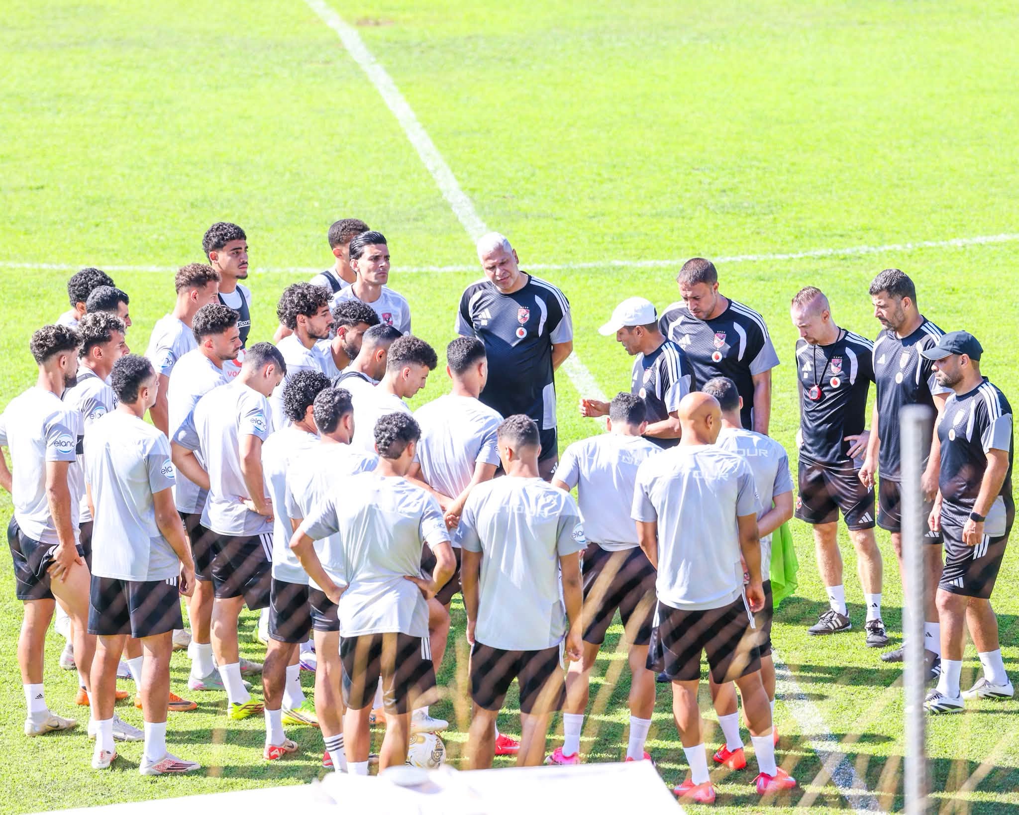 بعثة الأهلي في اسبانيا ورئ