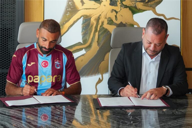 محمد صلاح يوقع لطرابزون سبور التركي رسميا